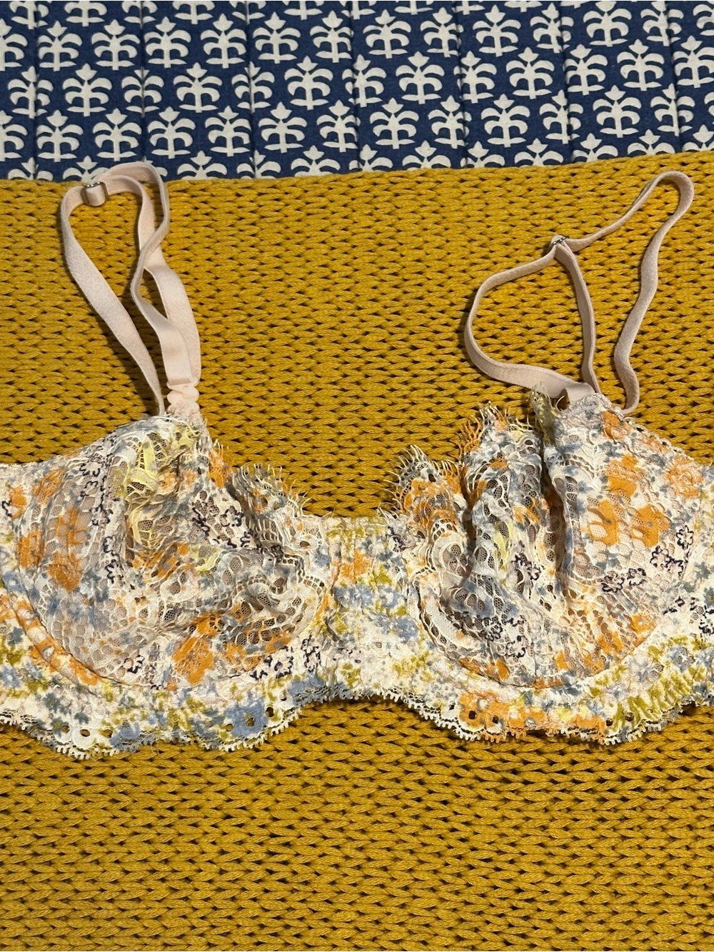 Victoria's Secret Lace Underwire Push-up Bra in Cream Multicolor Floral